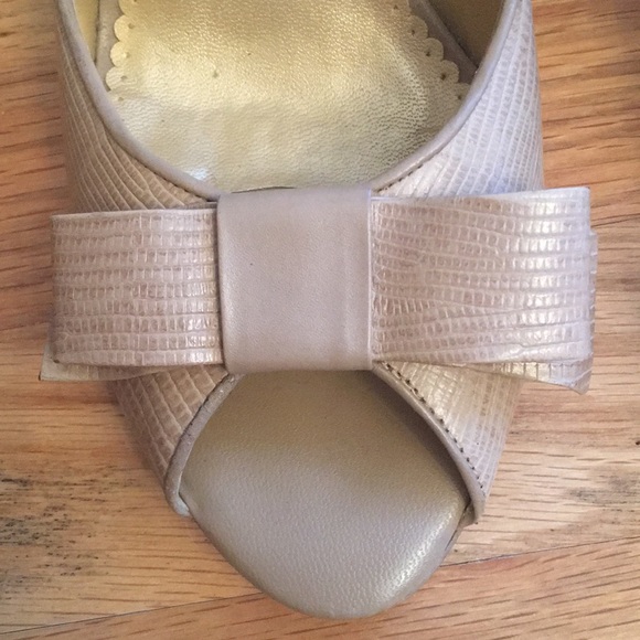 BCBG nude peep toe heels with bow detail. Size 10. - Picture 2 of 7